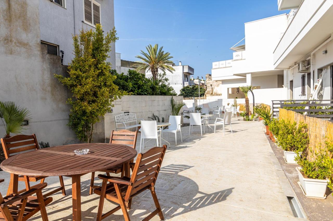 La Gemma Del Salento Rooms&Apartments Racale Exterior photo